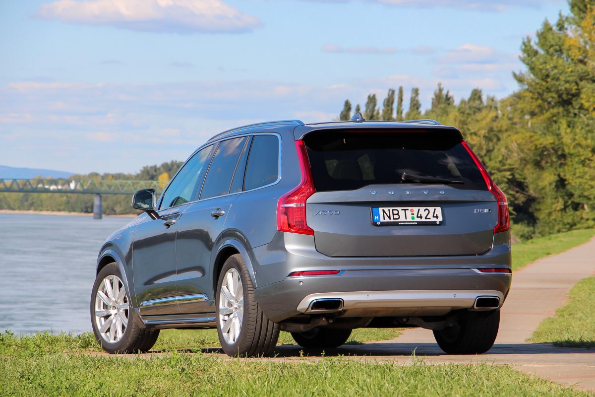 VOLVO XC90