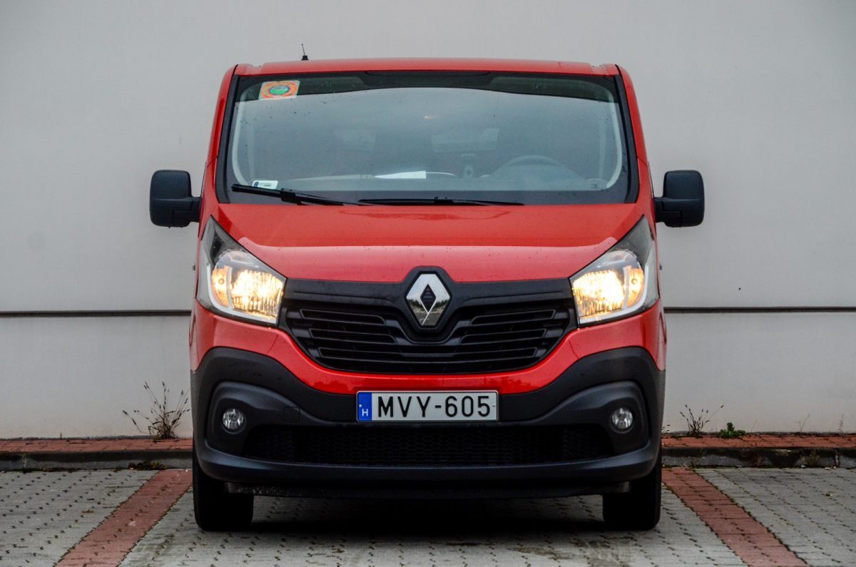RENAULT TRAFIC