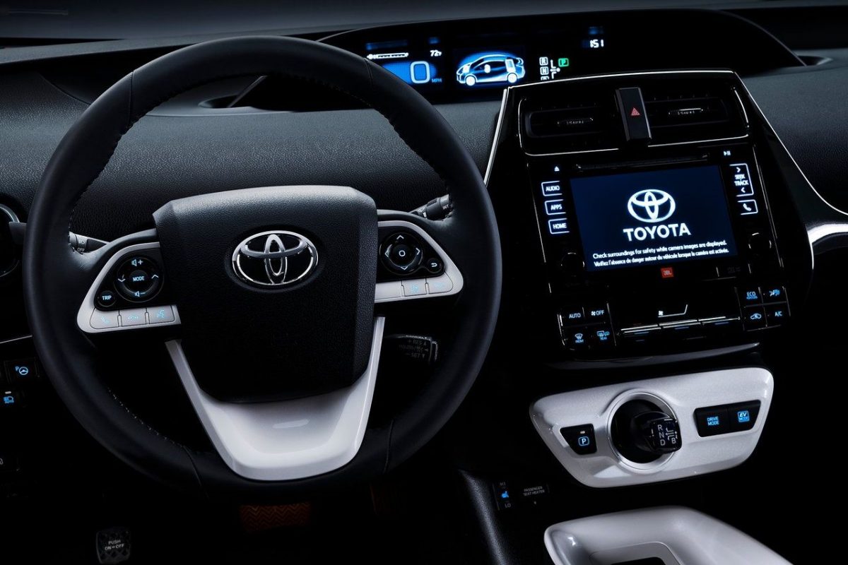 TOYOTA PRIUS