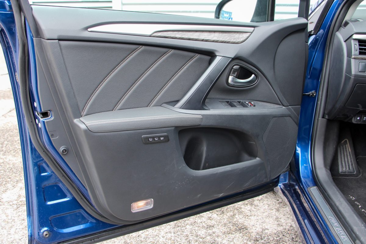 TOYOTA AVENSIS
