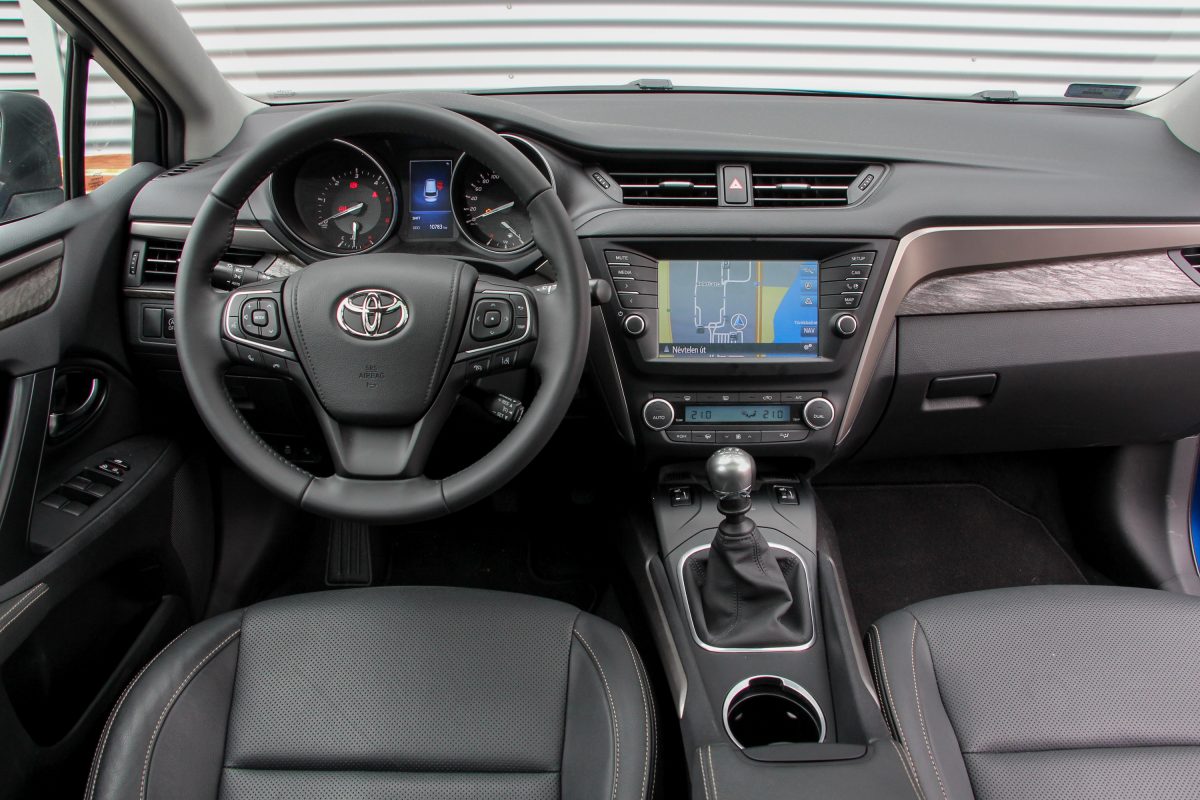 TOYOTA AVENSIS