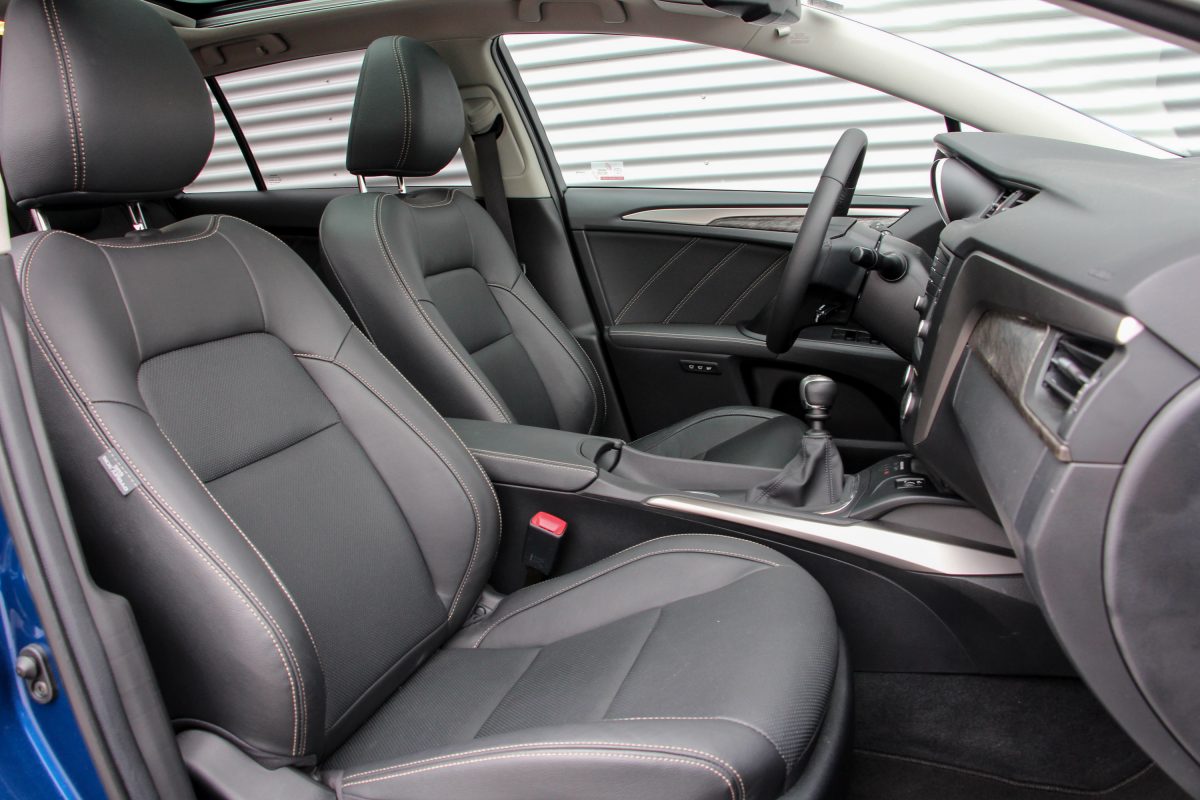 TOYOTA AVENSIS