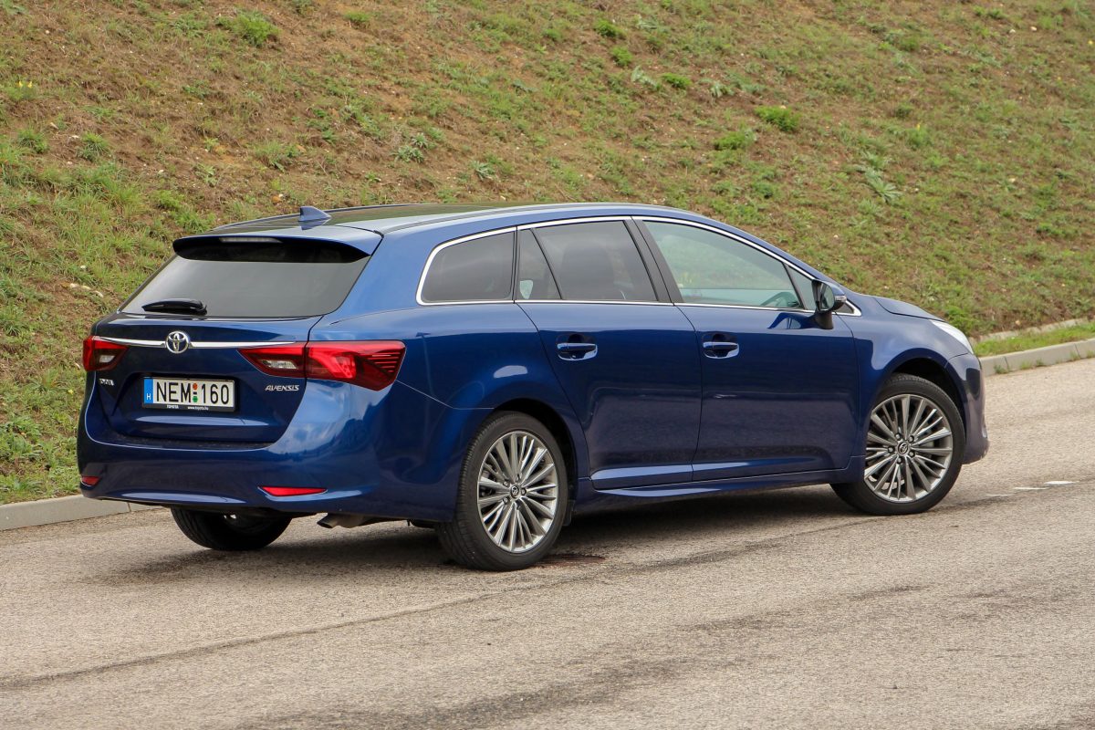 TOYOTA AVENSIS