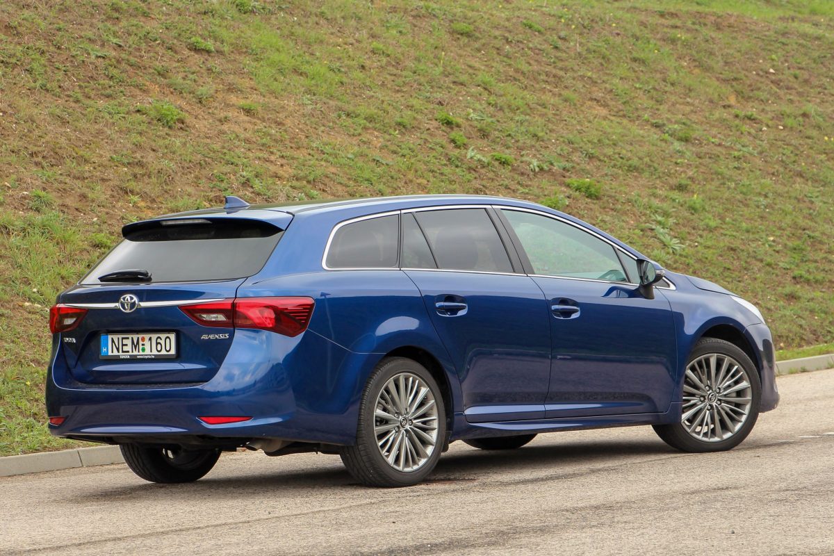TOYOTA AVENSIS