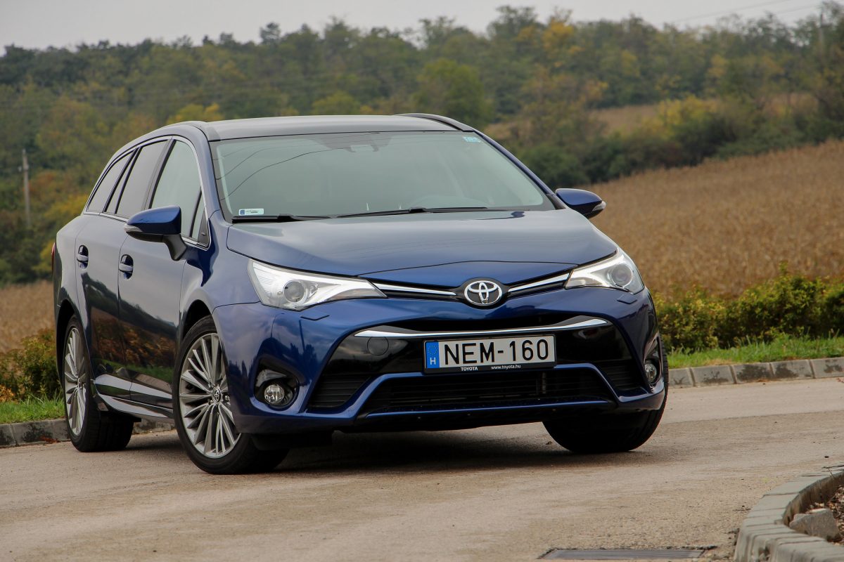 TOYOTA AVENSIS