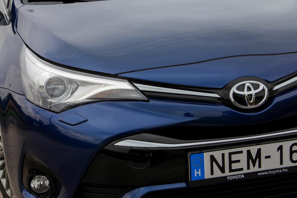 TOYOTA AVENSIS