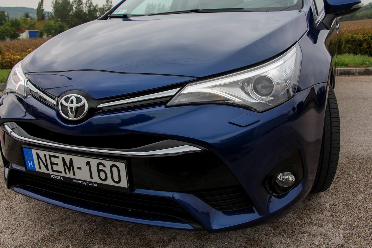 TOYOTA AVENSIS