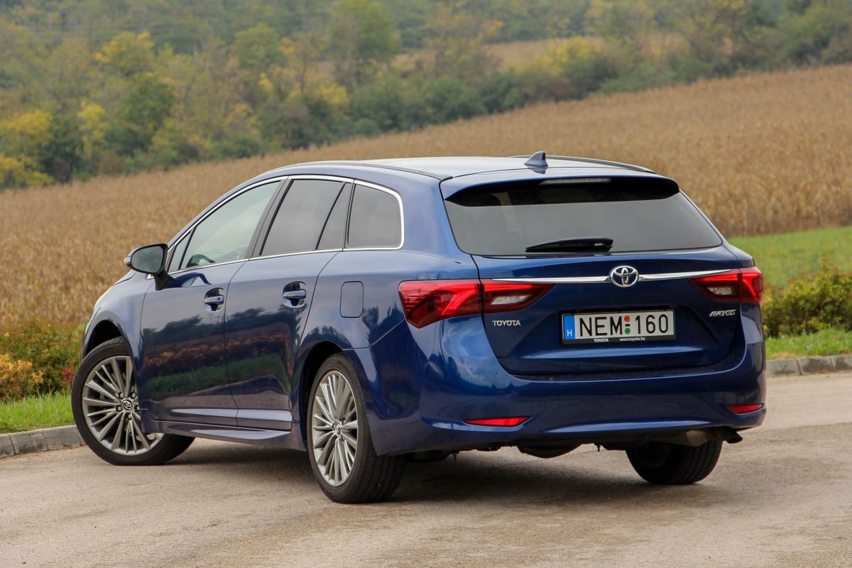 TOYOTA AVENSIS