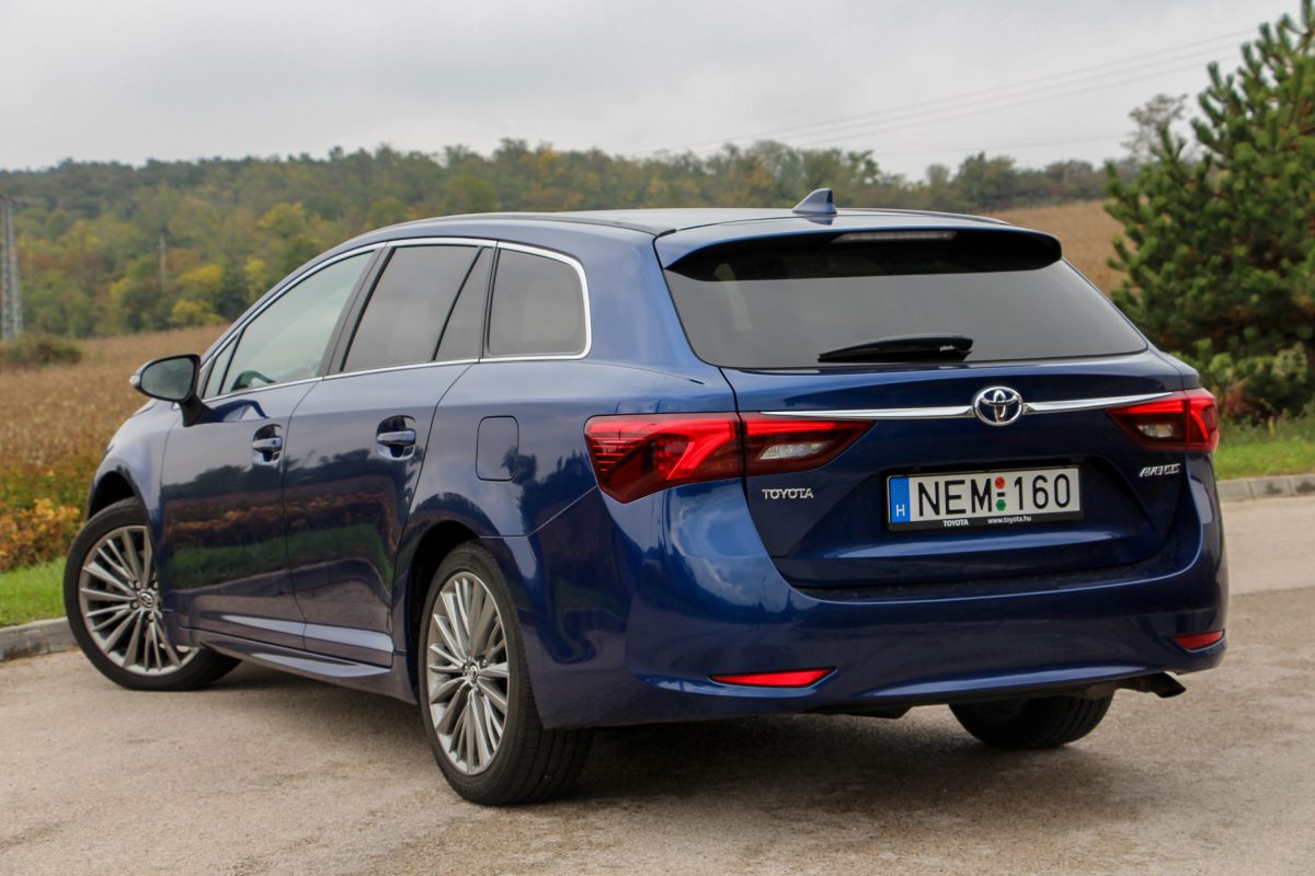TOYOTA AVENSIS