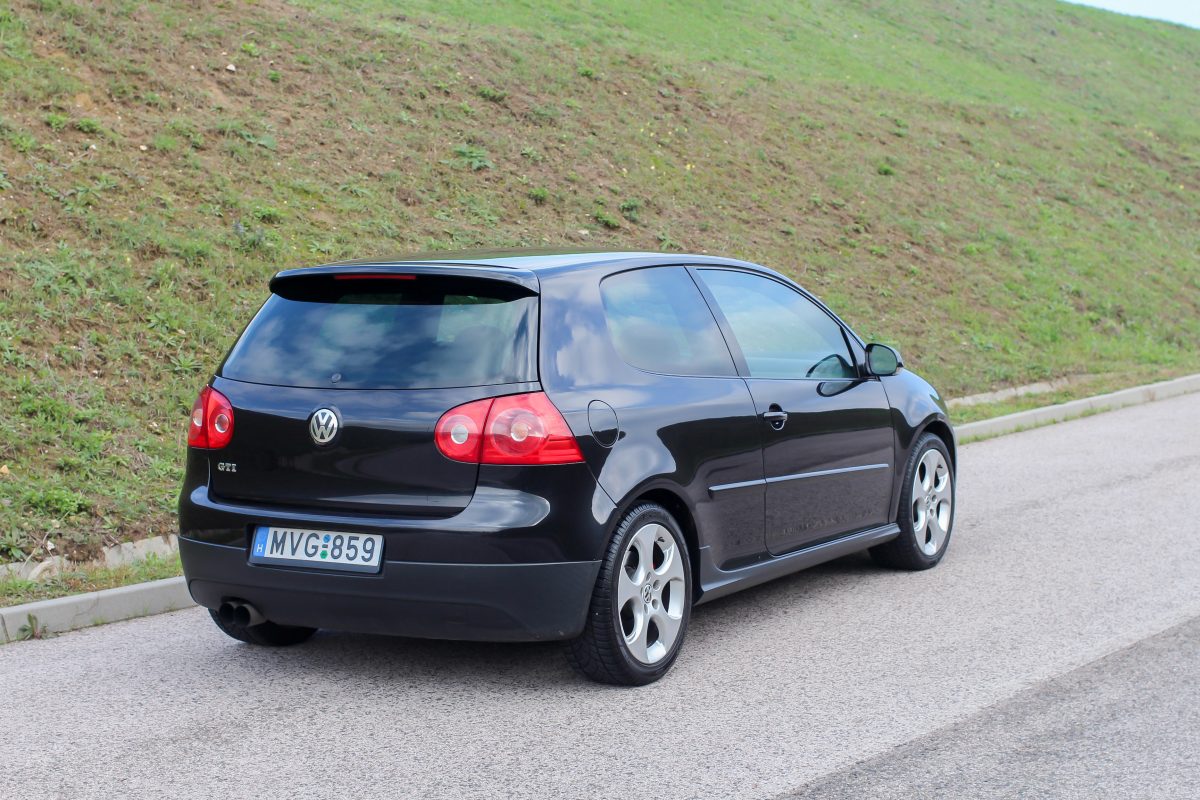VOLKSWAGEN GOLF V