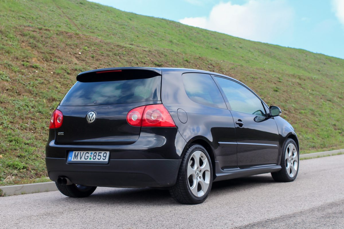 VOLKSWAGEN GOLF V