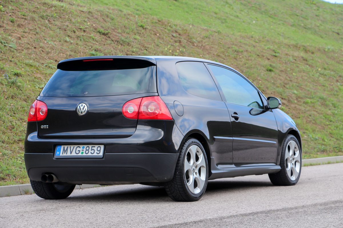 VOLKSWAGEN GOLF V