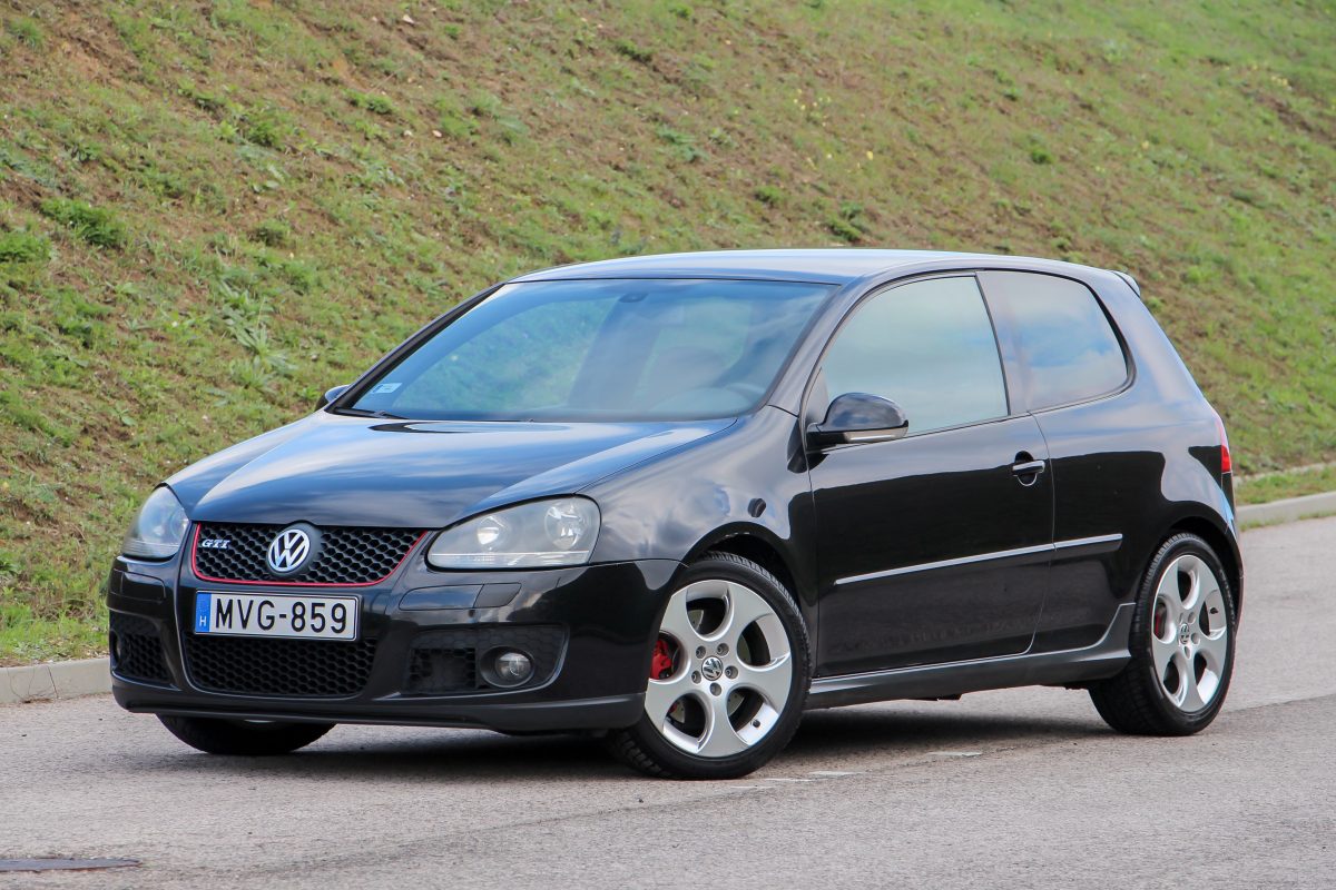 VOLKSWAGEN GOLF V