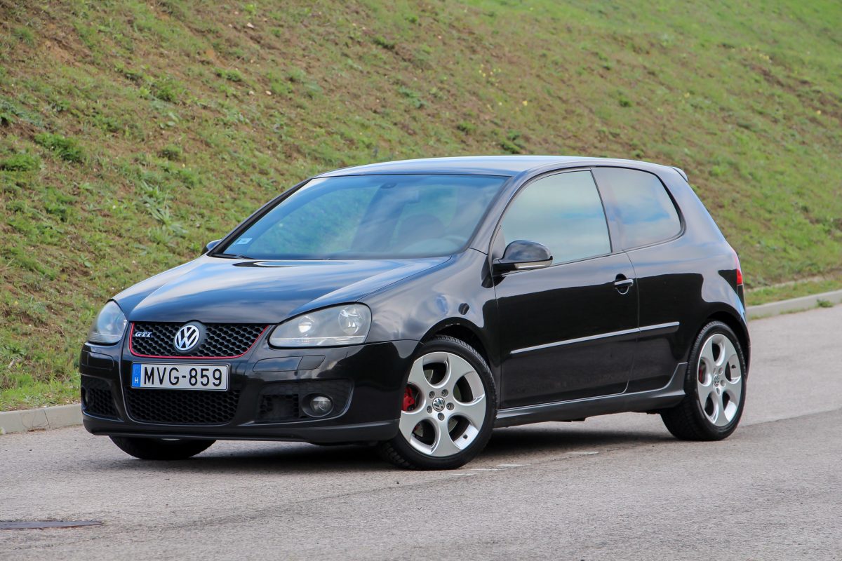 VOLKSWAGEN GOLF V
