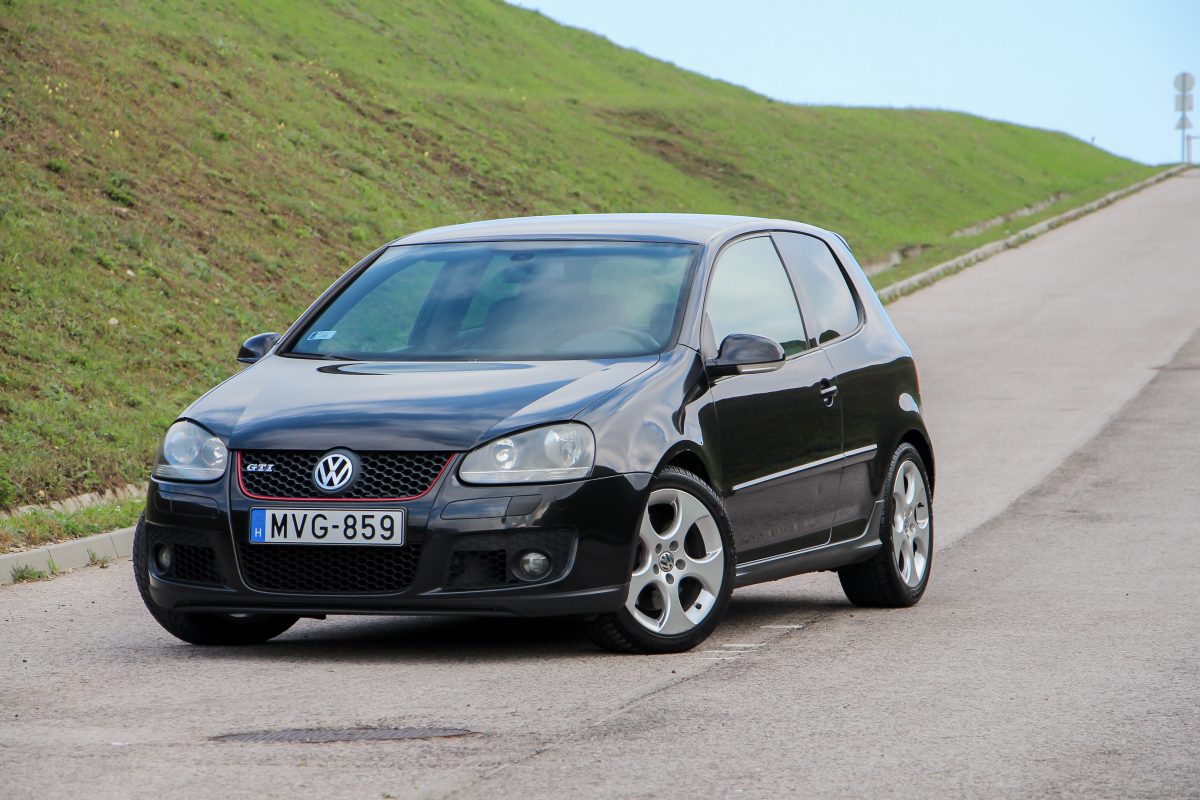 VOLKSWAGEN GOLF V