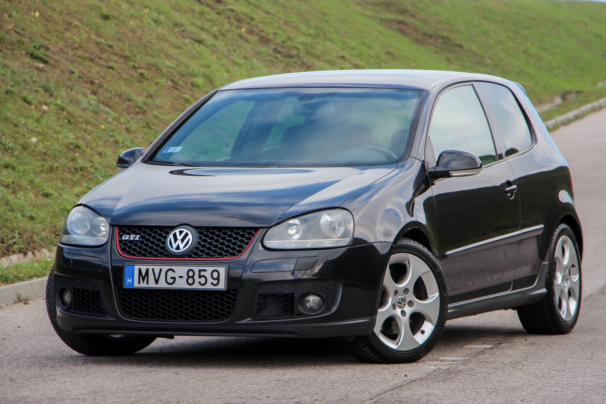 VOLKSWAGEN GOLF V
