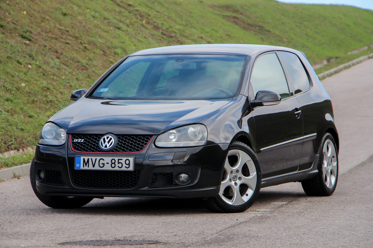 VOLKSWAGEN GOLF V