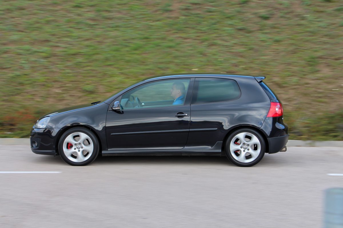 VOLKSWAGEN GOLF V