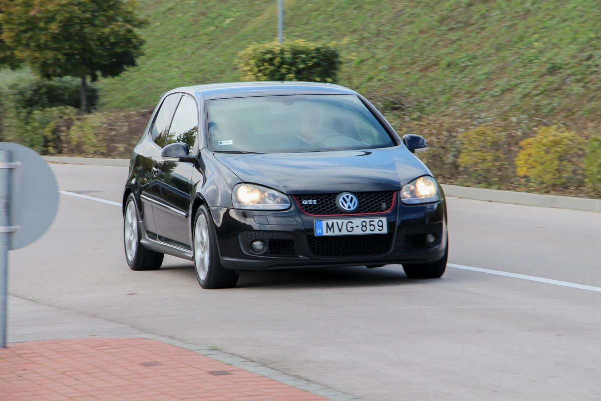 VOLKSWAGEN GOLF V