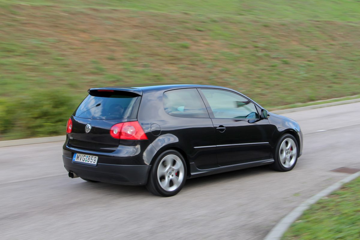 VOLKSWAGEN GOLF V
