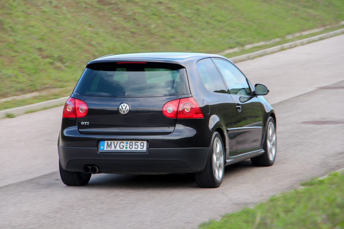 VOLKSWAGEN GOLF V