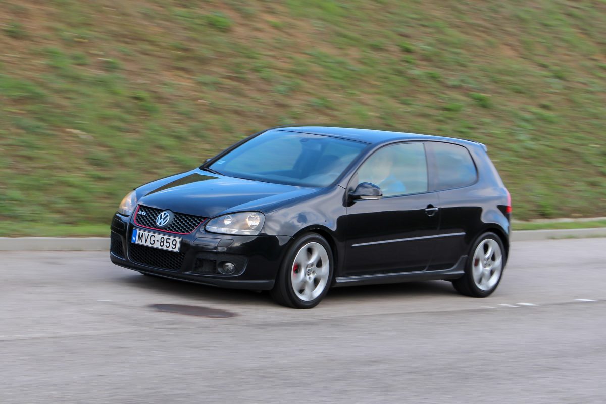 VOLKSWAGEN GOLF V