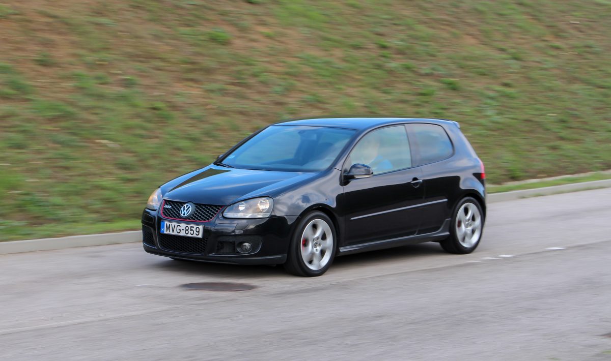VOLKSWAGEN GOLF V