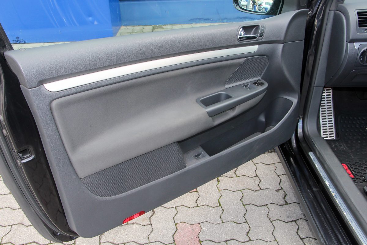 VOLKSWAGEN GOLF V