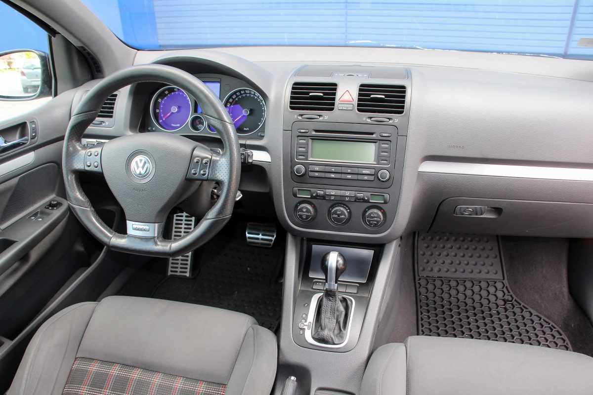 VOLKSWAGEN GOLF V