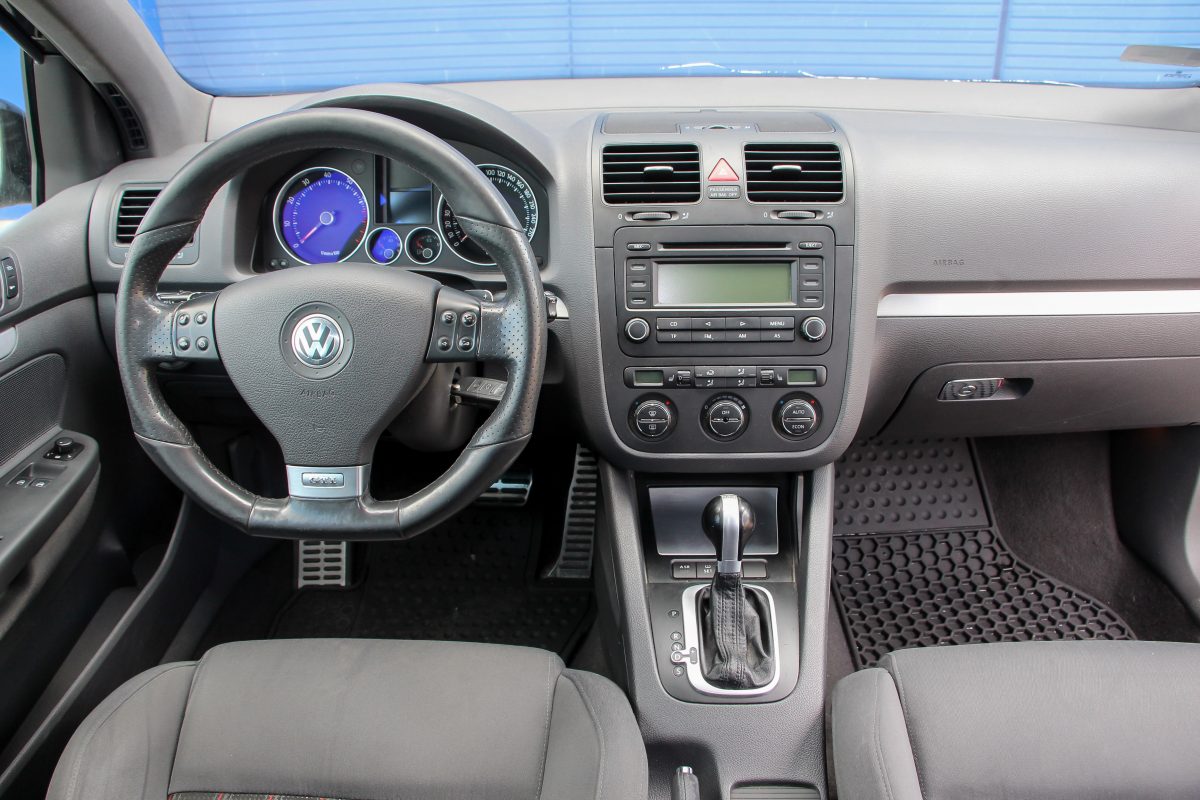 VOLKSWAGEN GOLF V