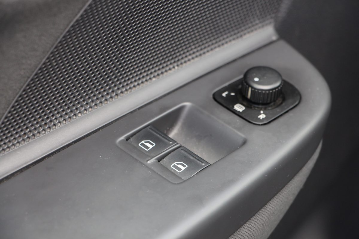 VOLKSWAGEN GOLF V