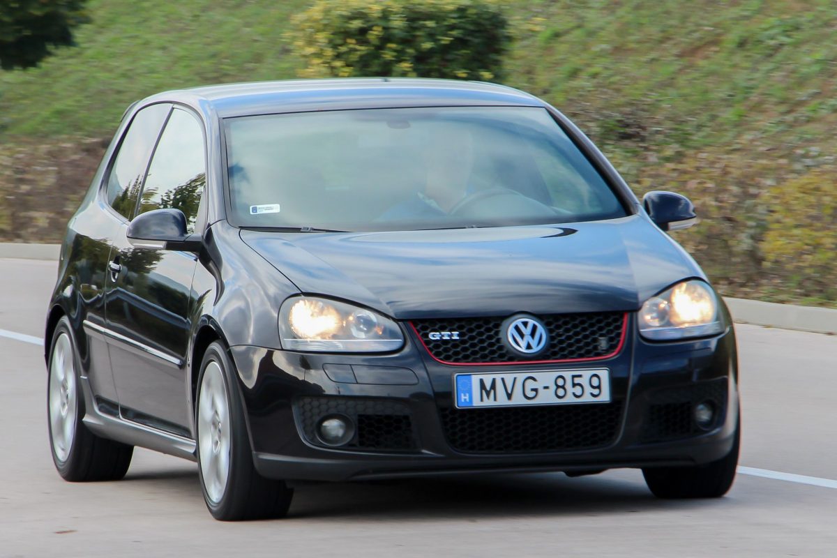 VOLKSWAGEN GOLF V