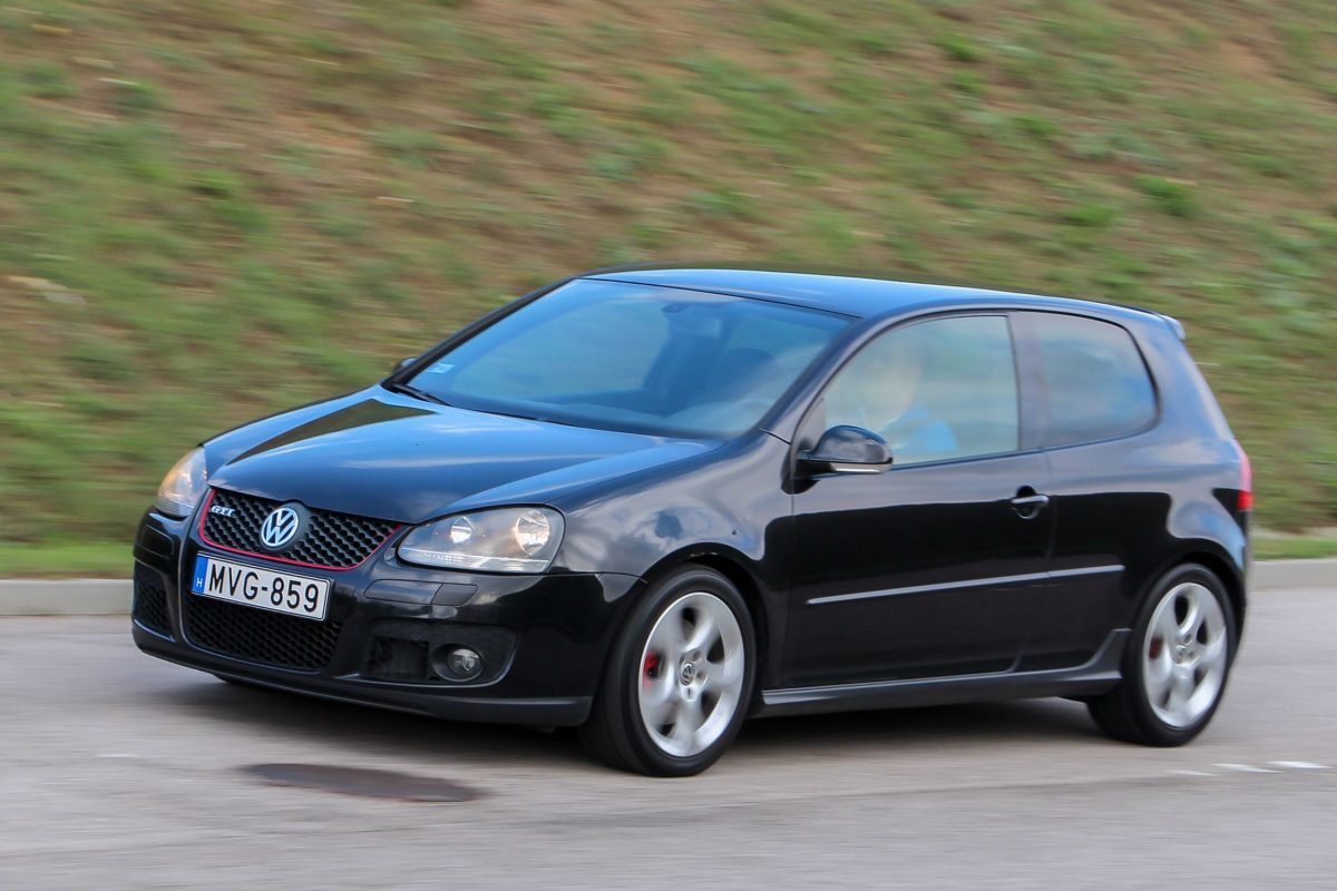 VOLKSWAGEN GOLF V