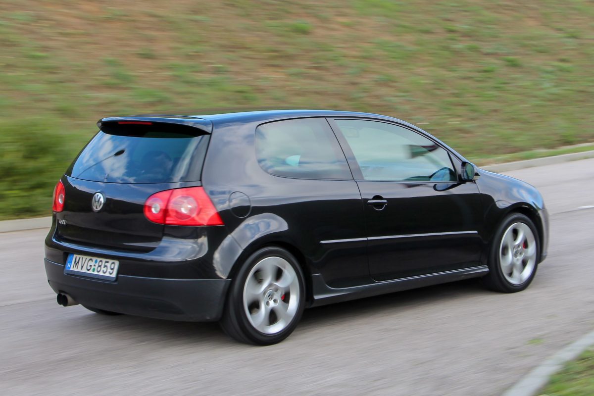 VOLKSWAGEN GOLF V