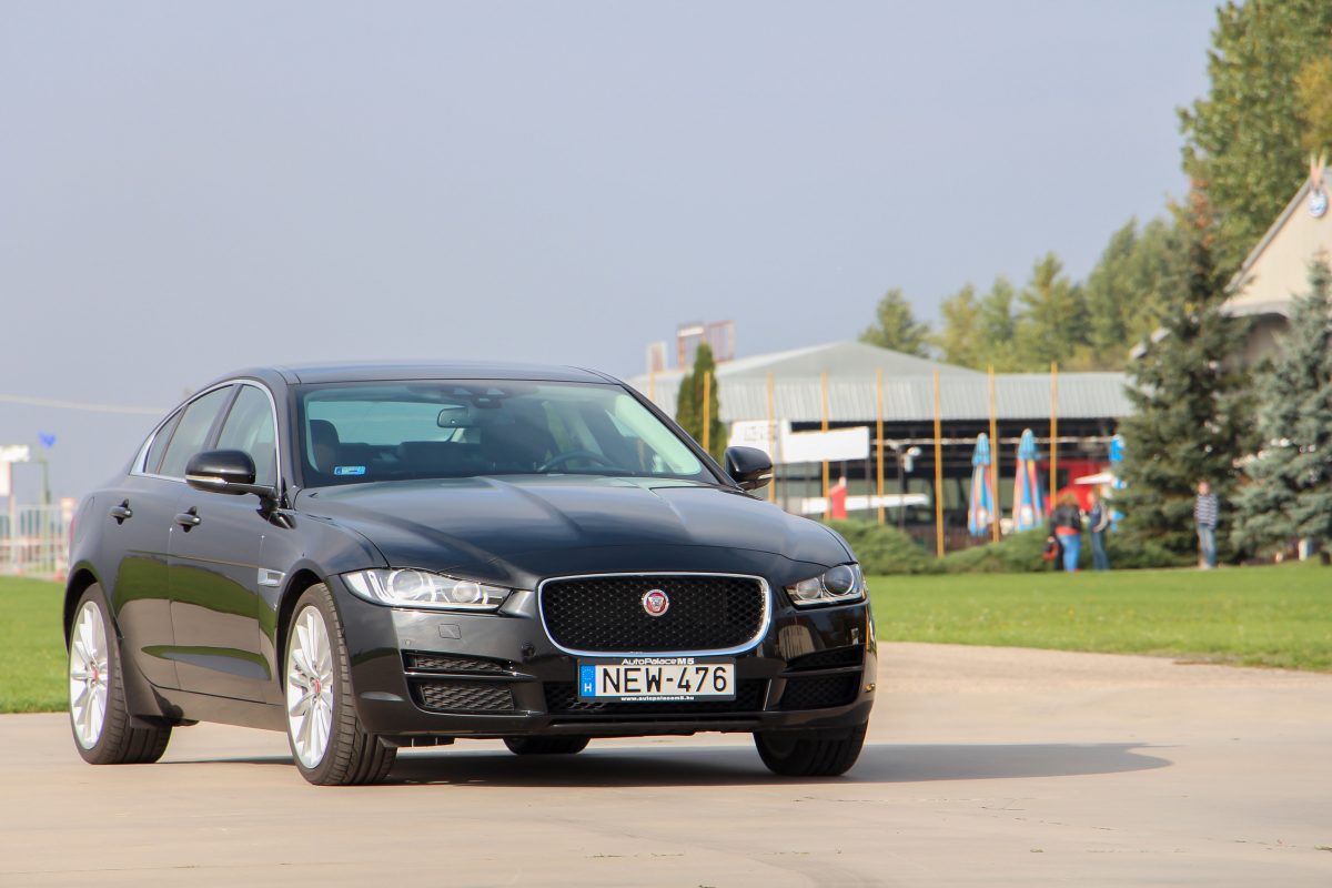 JAGUAR X-TYPE