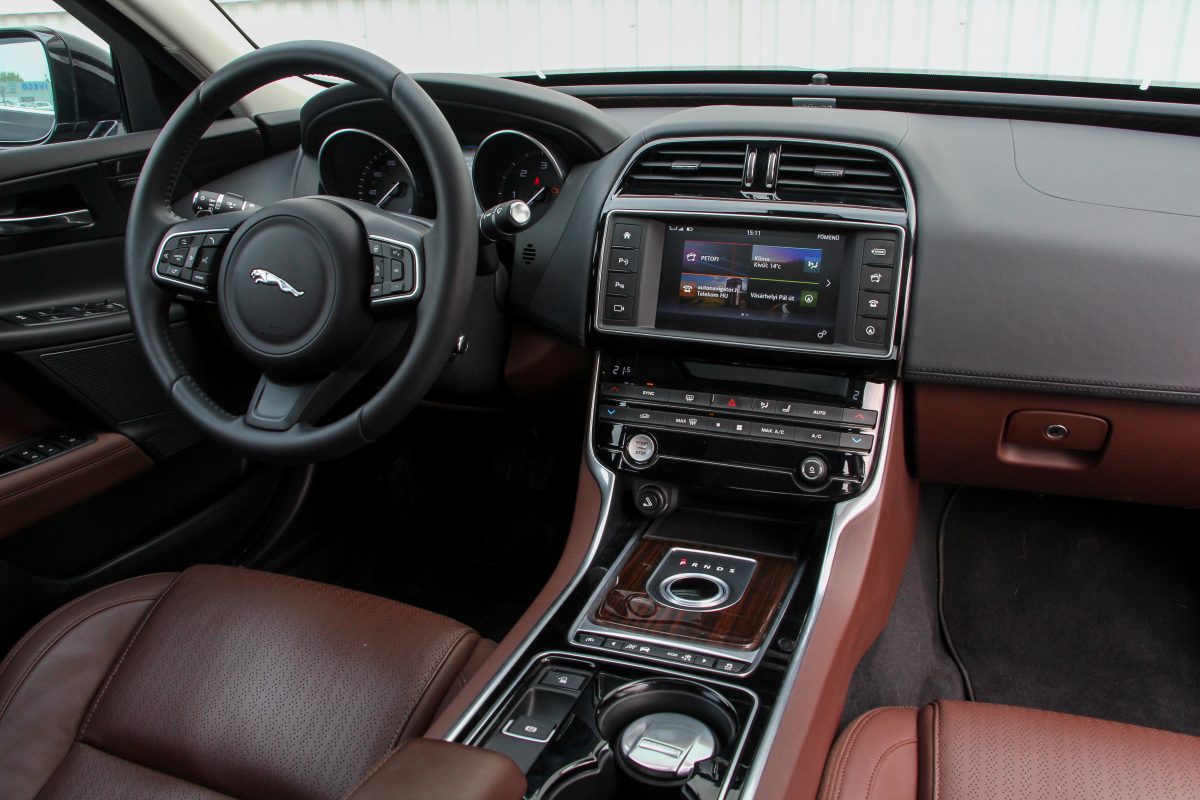 JAGUAR X-TYPE