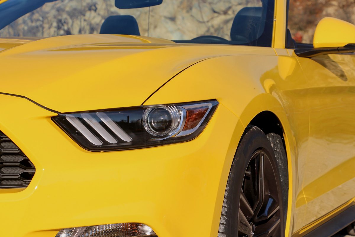 FORD MUSTANG