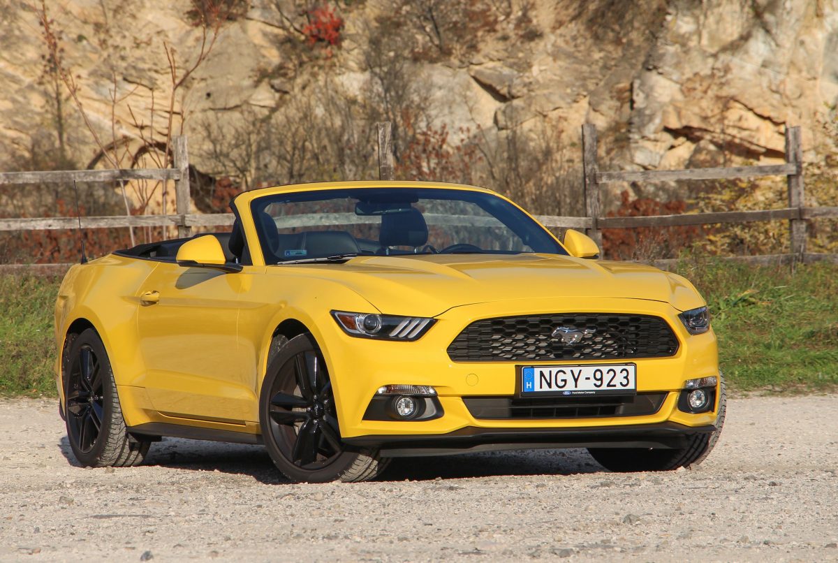FORD MUSTANG