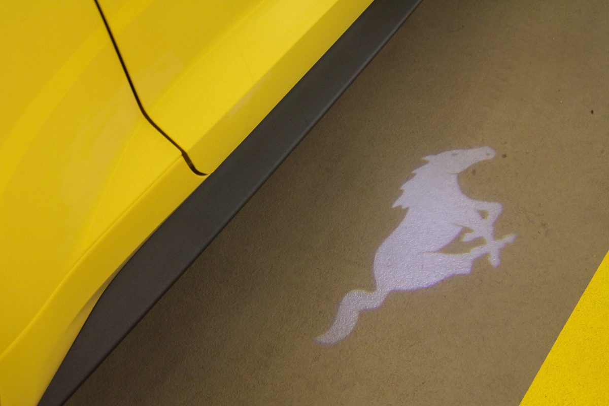 FORD MUSTANG