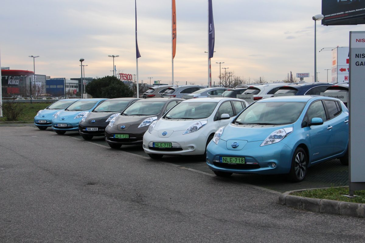 NISSAN LEAF