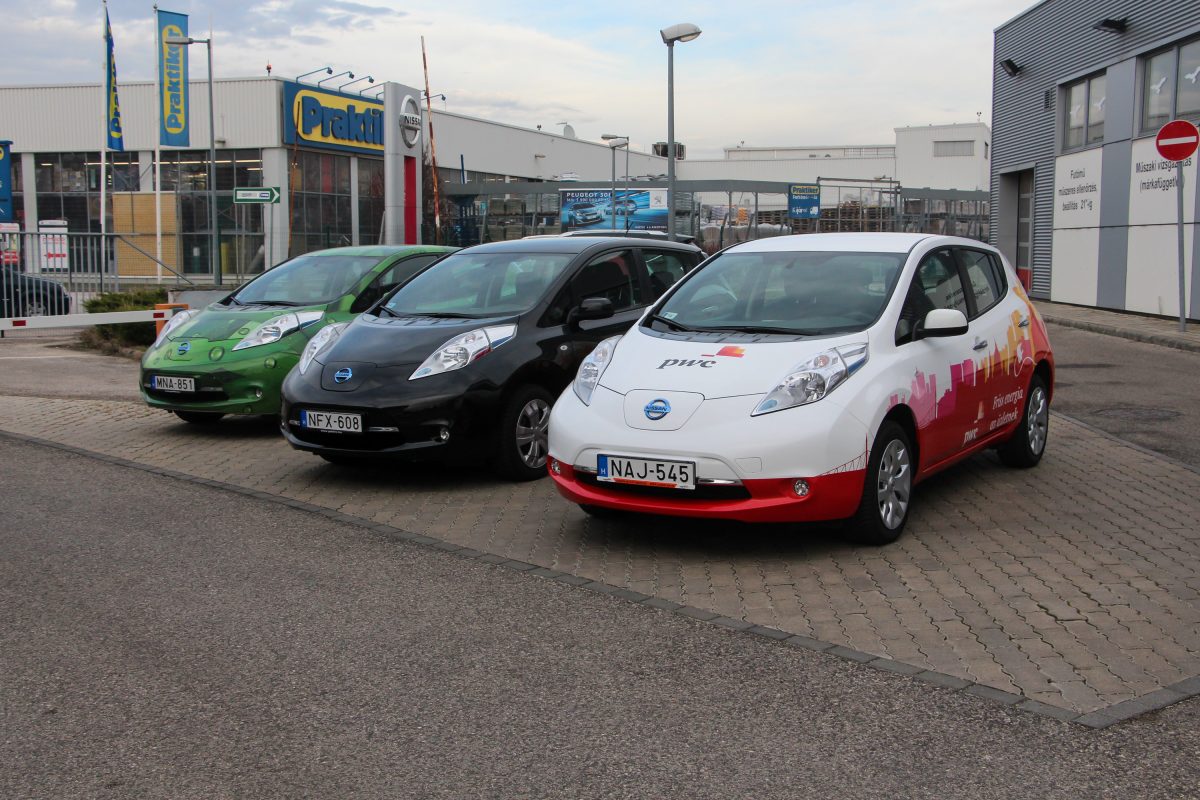 NISSAN LEAF