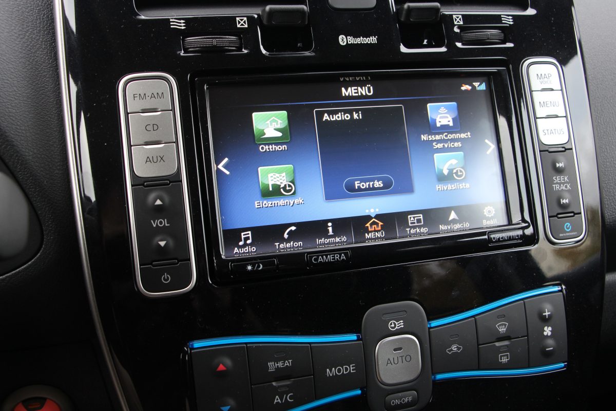 NISSAN LEAF