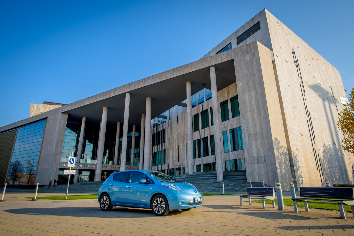 NISSAN LEAF