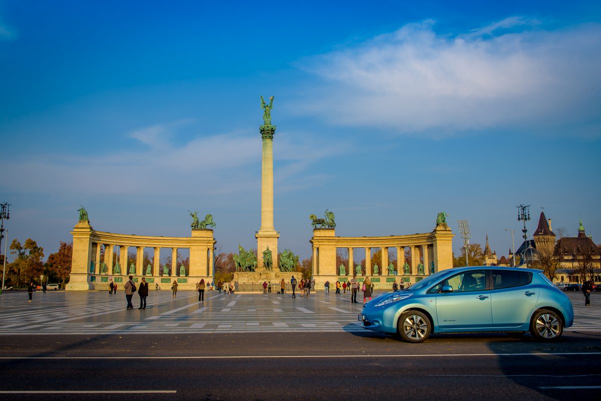 NISSAN LEAF