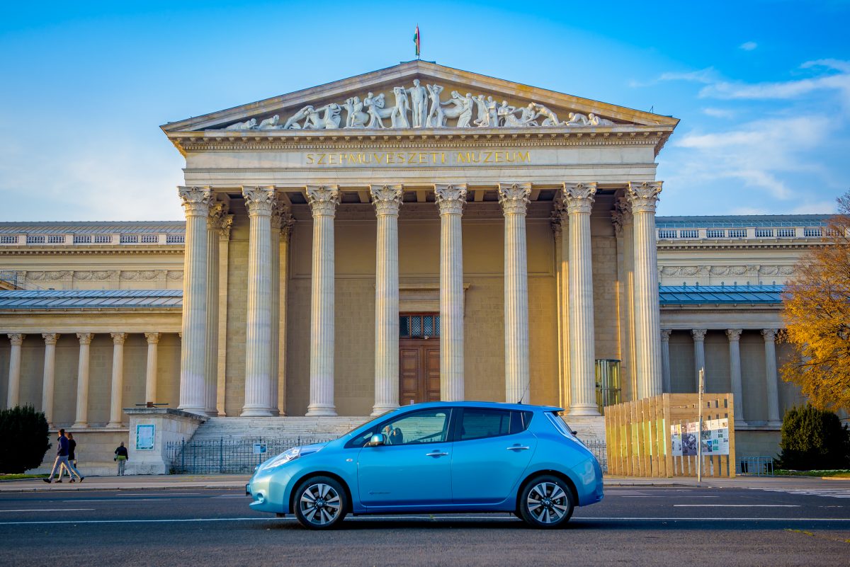 NISSAN LEAF
