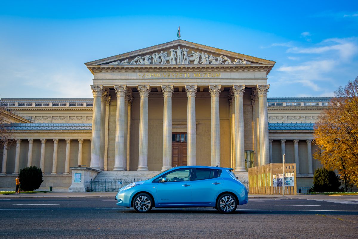 NISSAN LEAF