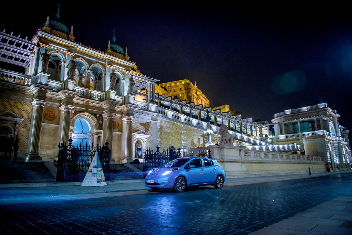 NISSAN LEAF