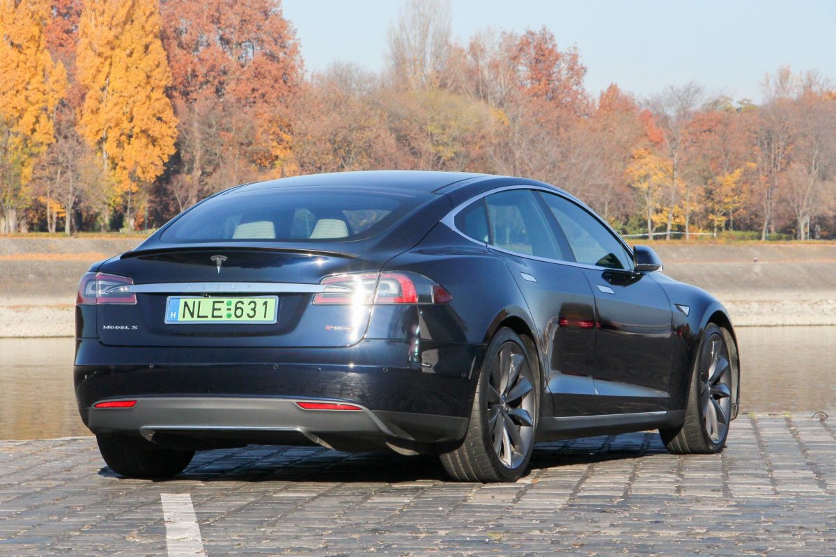 TESLA MODEL S