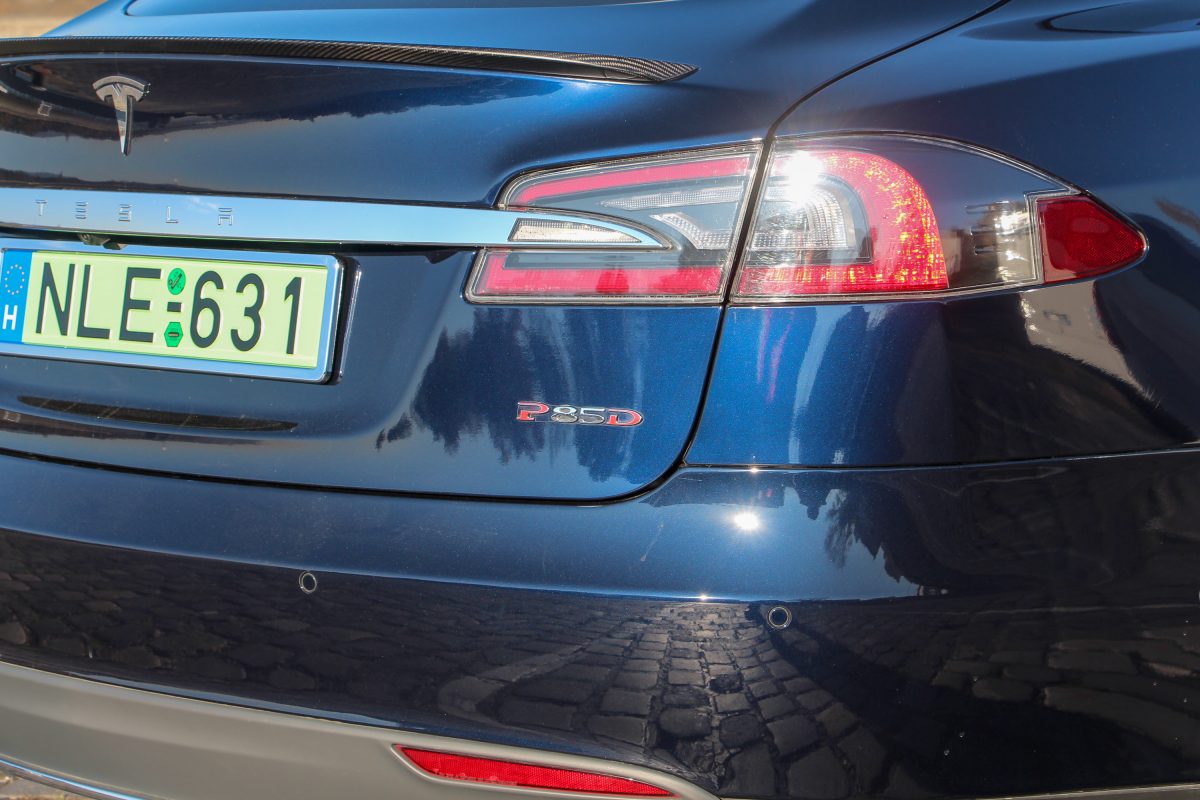 TESLA MODEL S