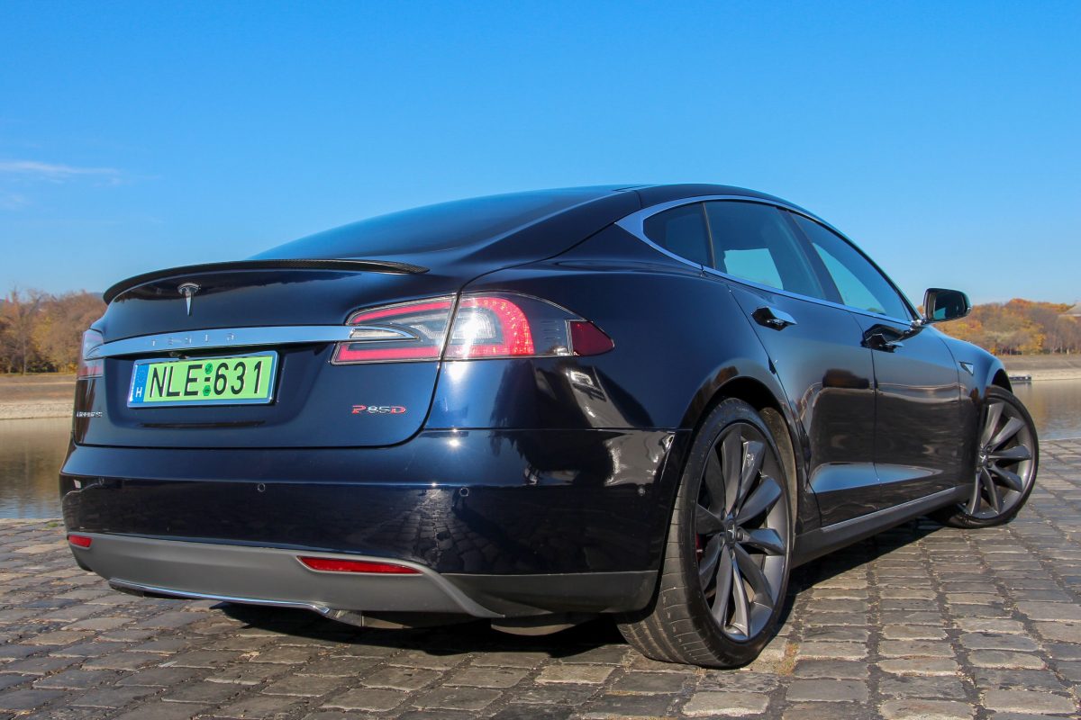 TESLA MODEL S